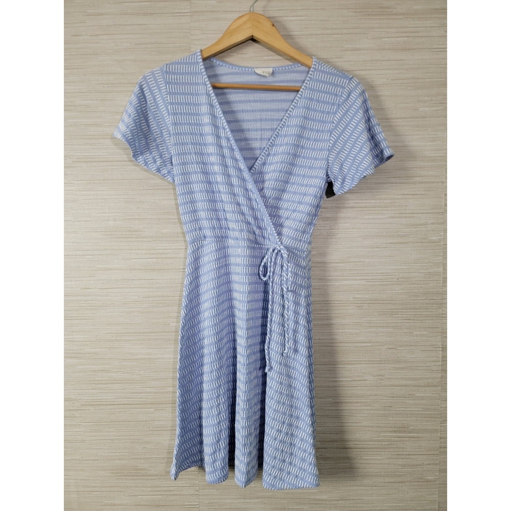 Caution To The Wind Women's Wrap Dress Blue White Textured Short Sleeve Mini